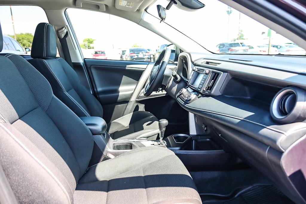 2018 Toyota RAV4 XLE 9