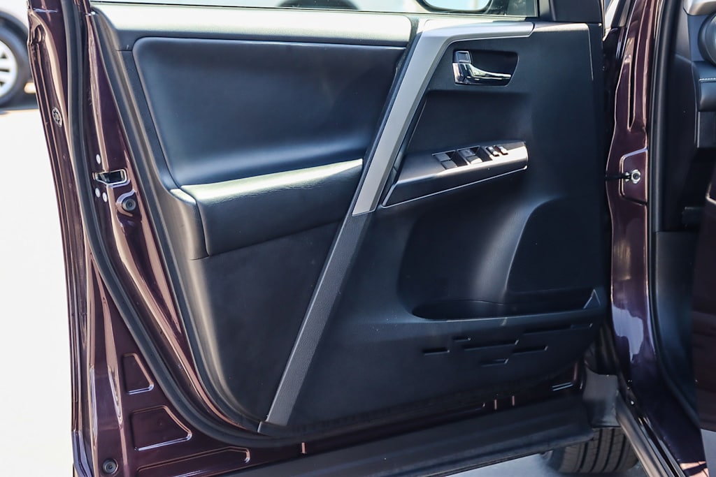 2018 Toyota RAV4 XLE 23