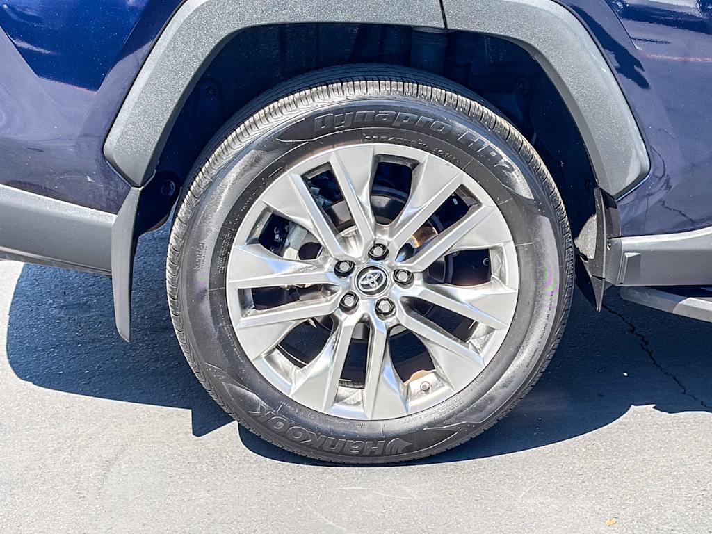 Thumbnail: 2019 Toyota RAV4 - 21