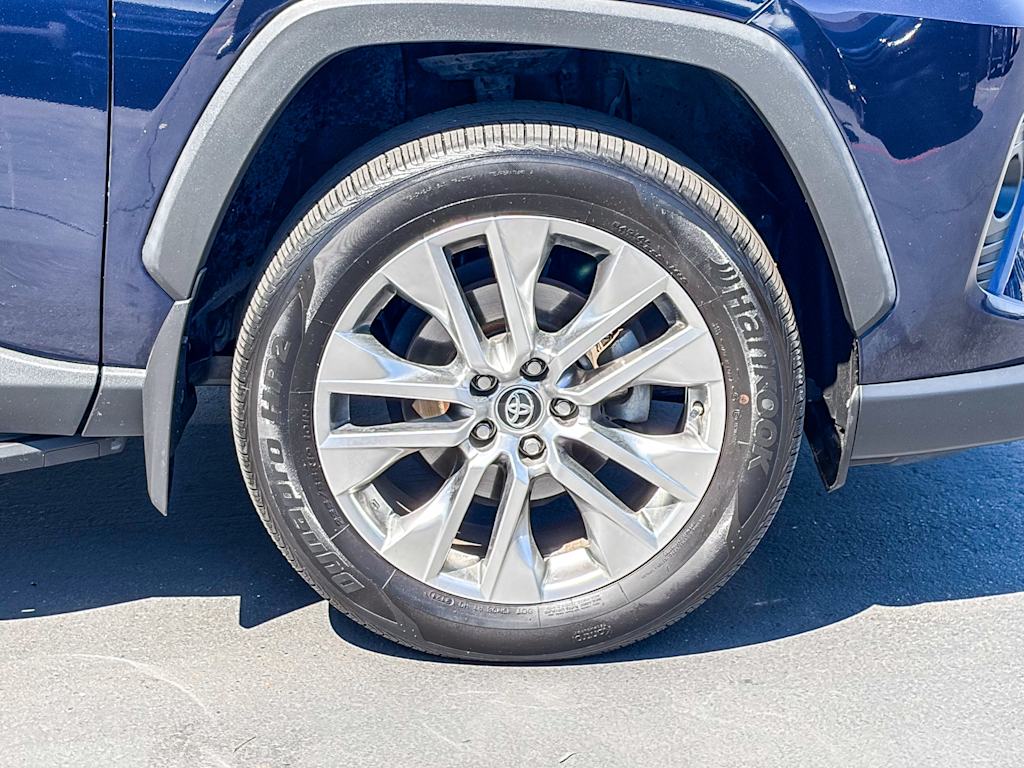 Thumbnail: 2019 Toyota RAV4 - 7