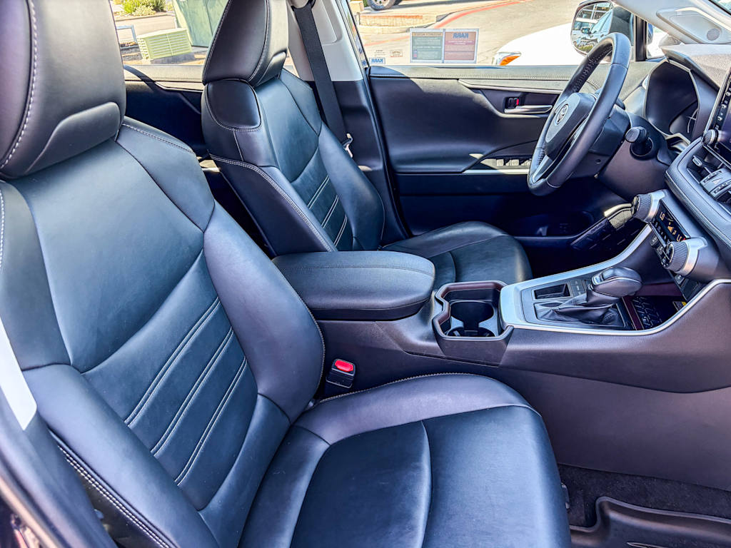 Thumbnail: 2019 Toyota RAV4 - 10