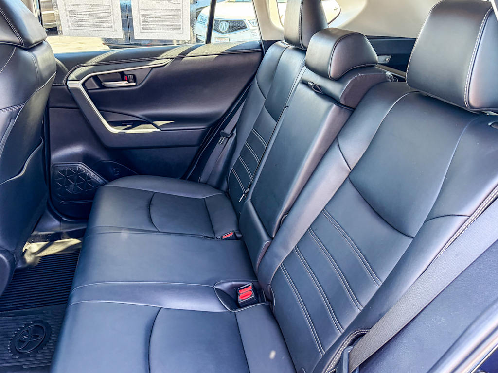 Thumbnail: 2019 Toyota RAV4 - 12