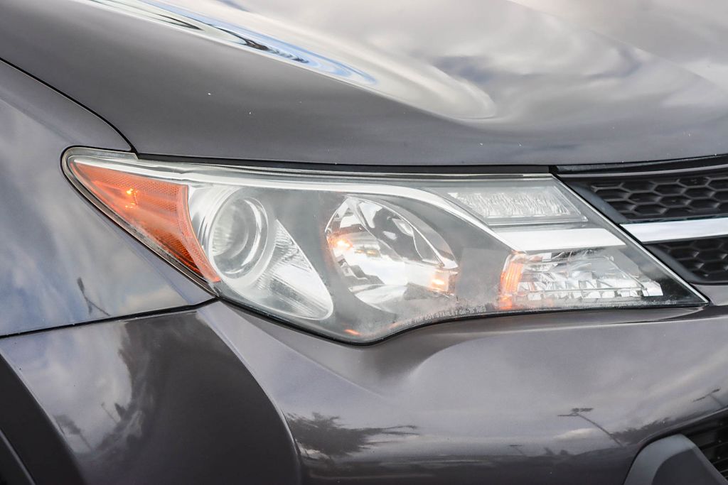 Thumbnail: 2015 Toyota RAV4 - 19