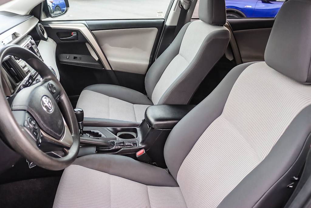 Thumbnail: 2015 Toyota RAV4 - 11