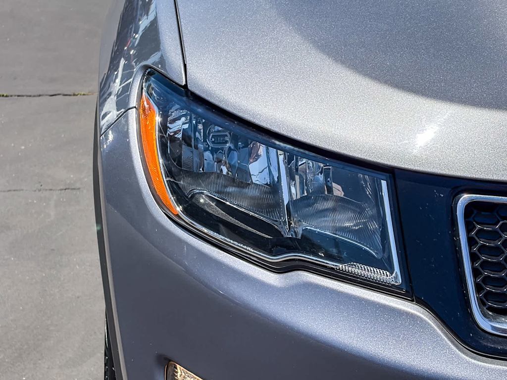 Thumbnail: 2018 Jeep Compass - 17