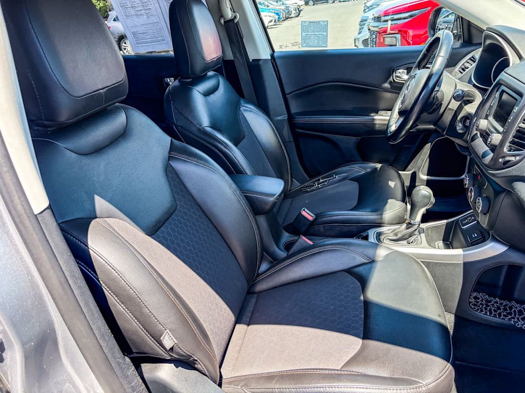 Thumbnail: 2018 Jeep Compass - 9