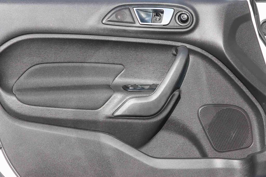 Thumbnail: 2015 Ford Fiesta - 22