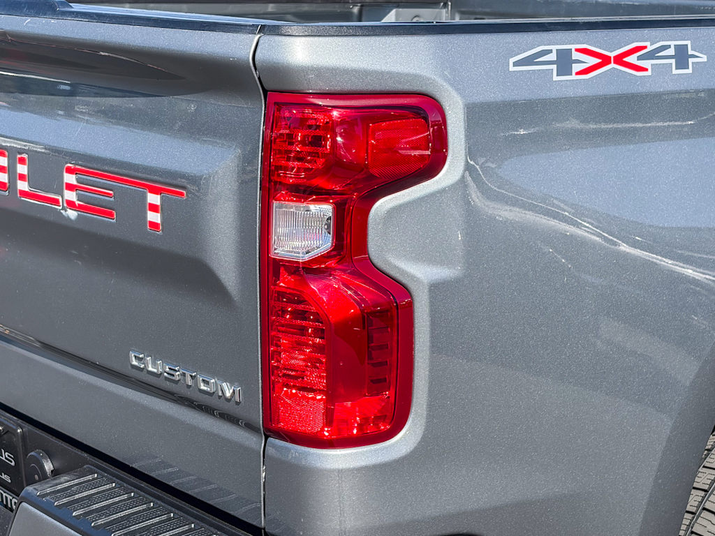 Thumbnail: 2023 Chevrolet Silverado 1500 - 18