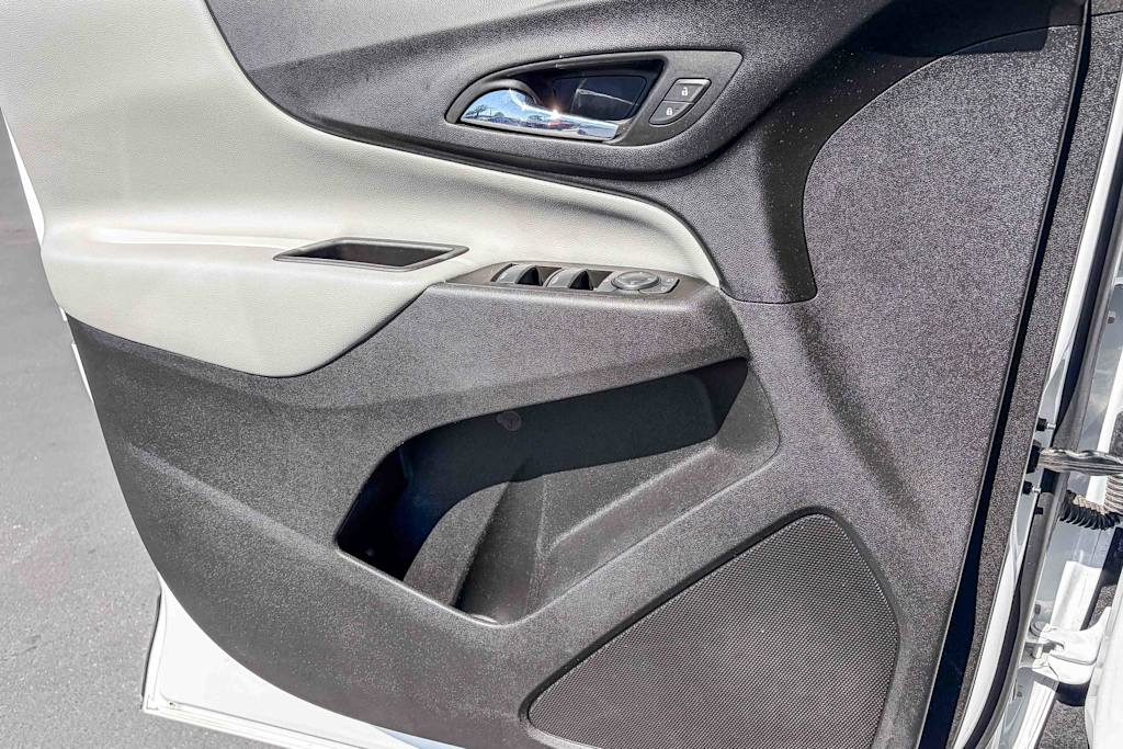 Thumbnail: 2022 Chevrolet Equinox - 22