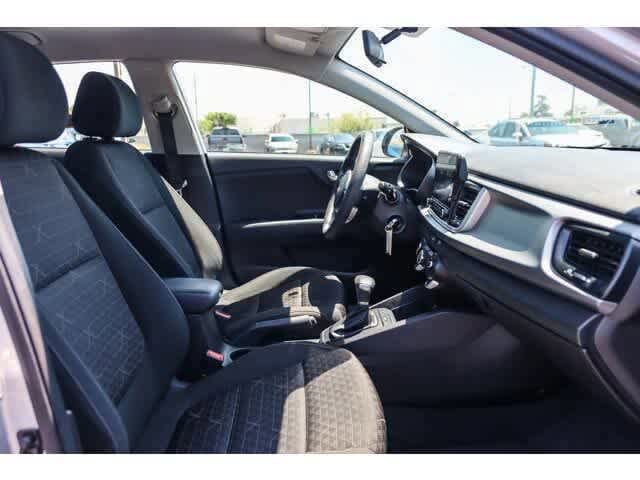 Thumbnail: 2022 Kia Rio - 9