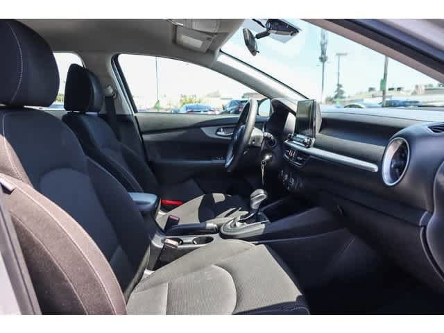 Thumbnail: 2021 Kia Forte - 9