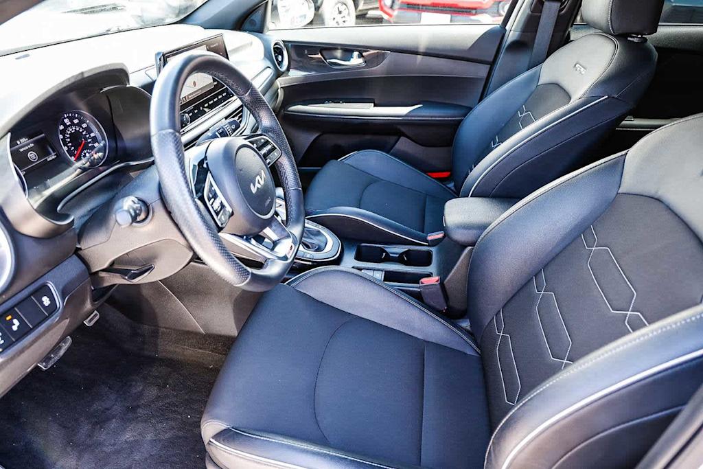 Thumbnail: 2023 Kia Forte - 9