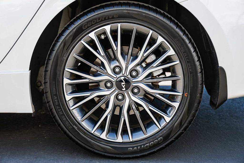 Thumbnail: 2023 Kia Forte - 28