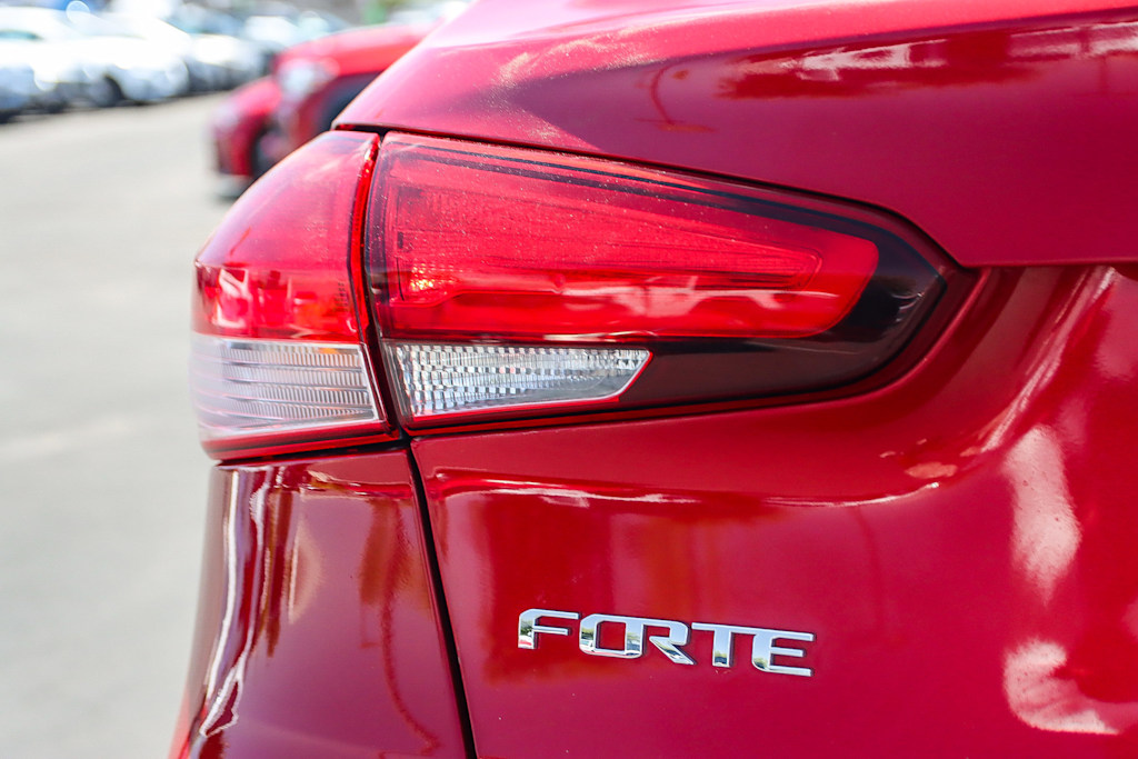 Thumbnail: 2017 Kia Forte - 11