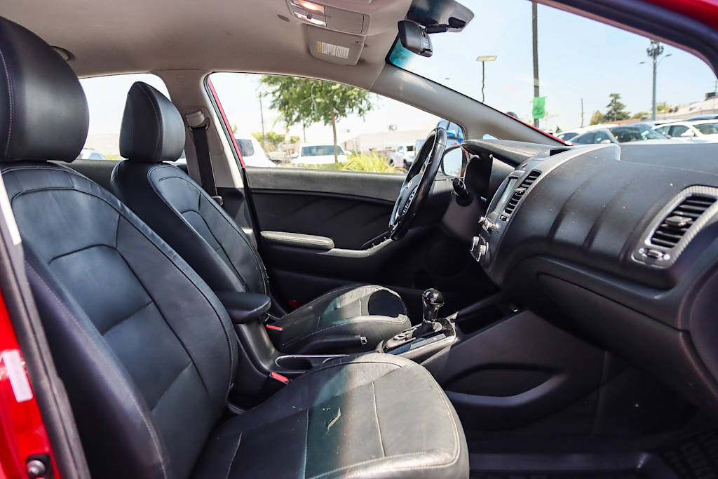 Thumbnail: 2017 Kia Forte - 5