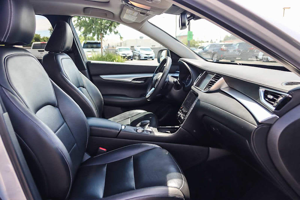Thumbnail: 2019 INFINITI QX50 - 10