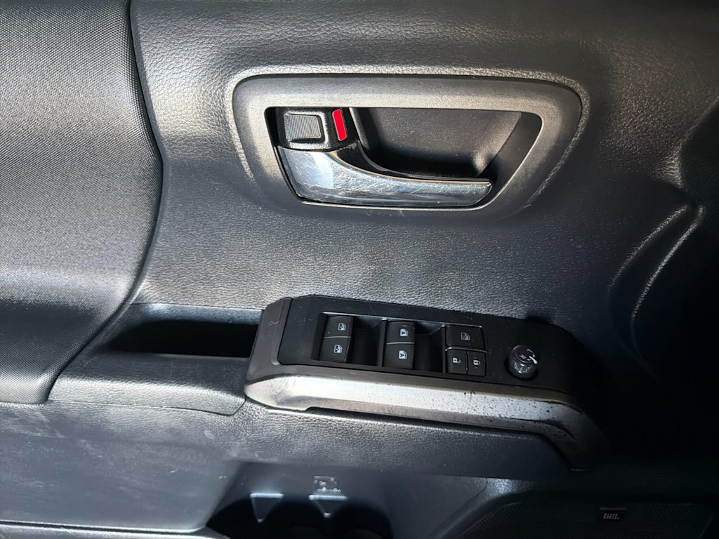 Thumbnail: 2019 Toyota Tacoma - 20