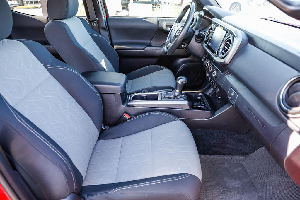 Thumbnail: 2020 Toyota Tacoma - 8