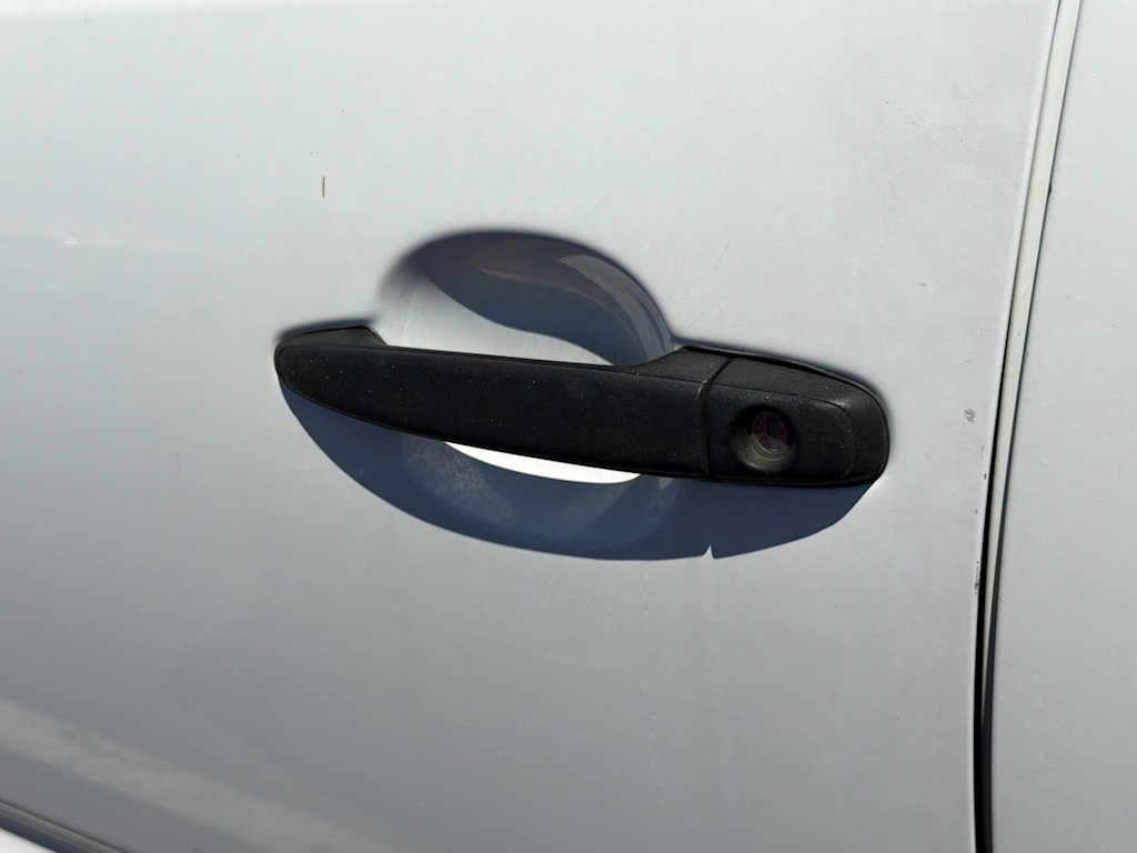 Thumbnail: 2015 Toyota Tacoma - 16