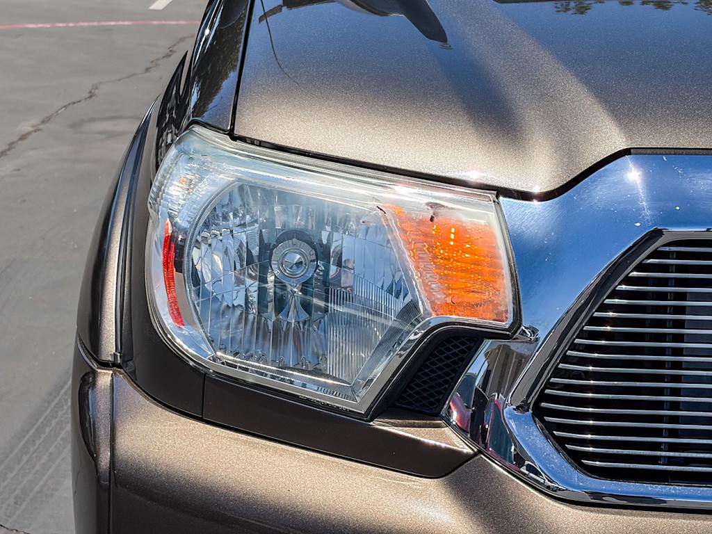 Thumbnail: 2012 Toyota Tacoma - 18
