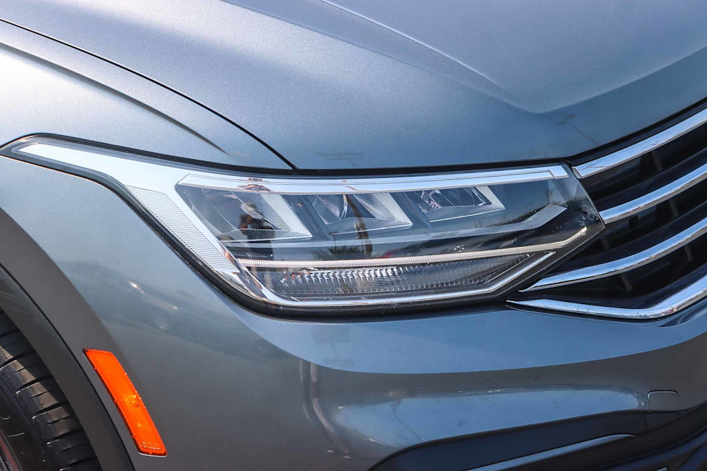 Thumbnail: 2022 Volkswagen Tiguan - 17