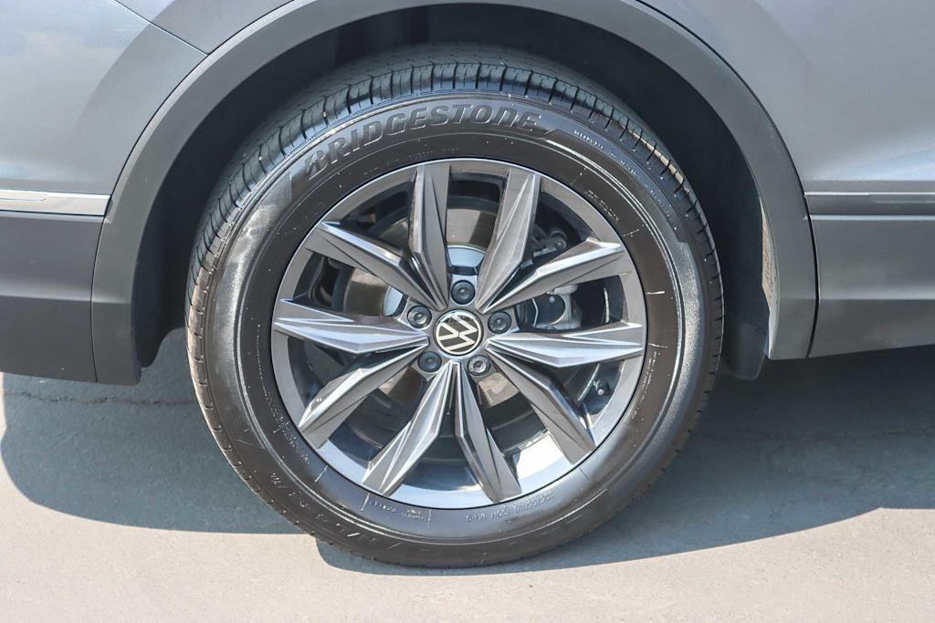 Thumbnail: 2022 Volkswagen Tiguan - 19