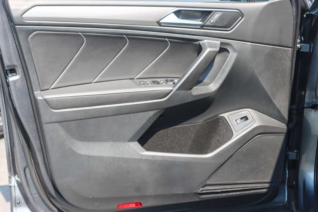 Thumbnail: 2022 Volkswagen Tiguan - 21