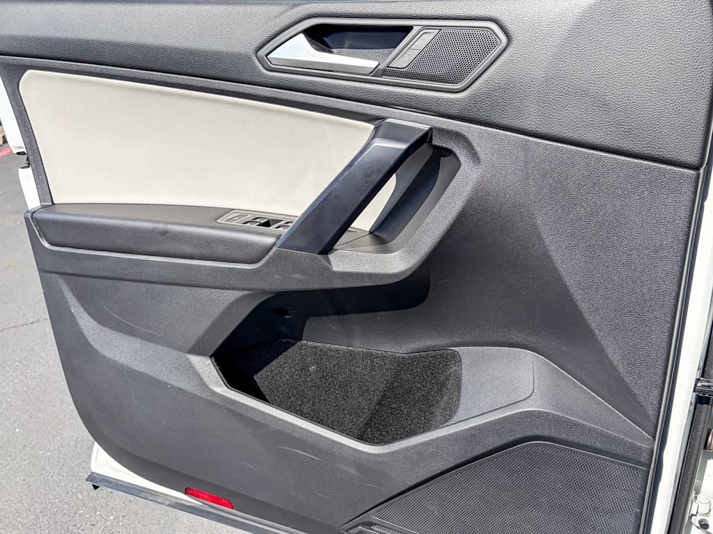 Thumbnail: 2021 Volkswagen Tiguan - 41