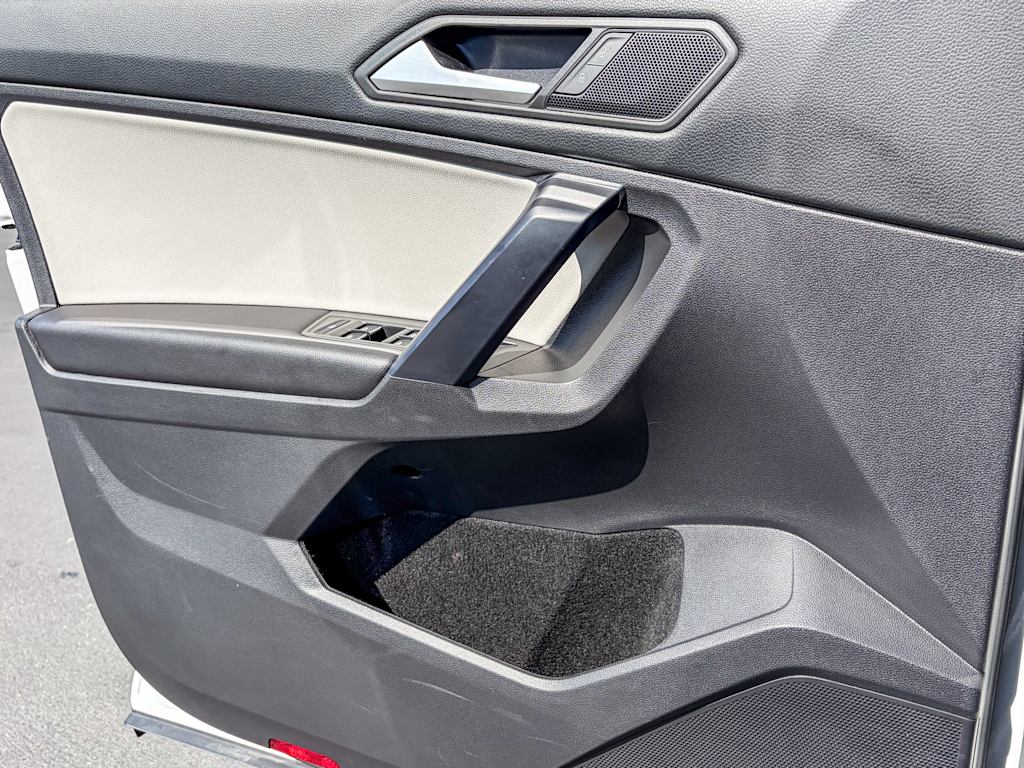 Thumbnail: 2021 Volkswagen Tiguan - 40