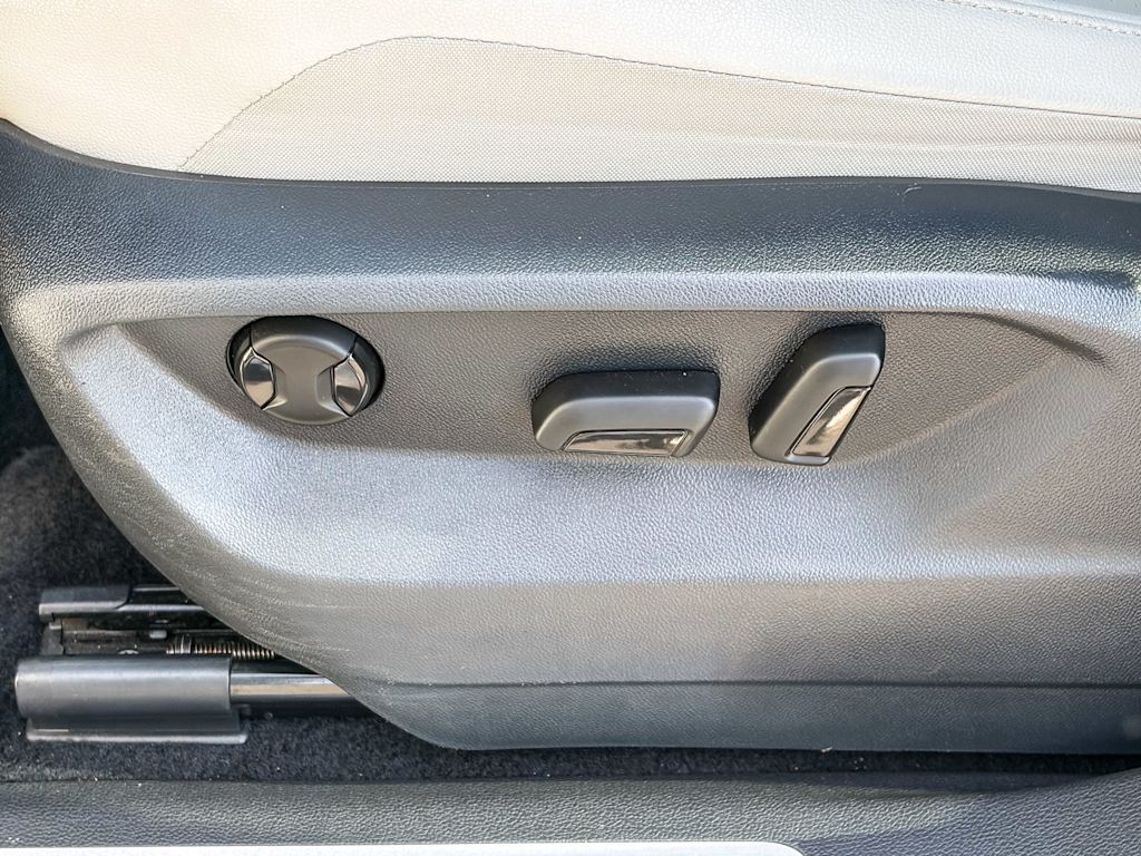 Thumbnail: 2021 Volkswagen Tiguan - 42