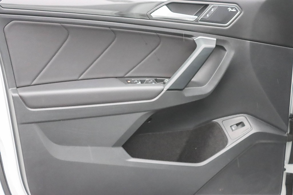 Thumbnail: 2019 Volkswagen Tiguan - 24