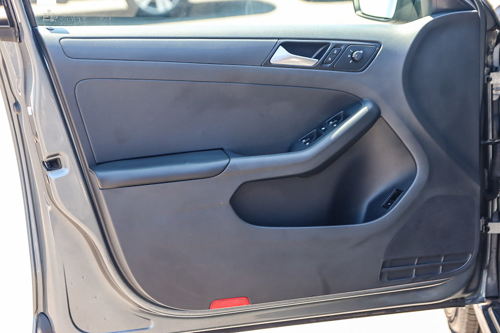 Thumbnail: 2014 Volkswagen Jetta - 24