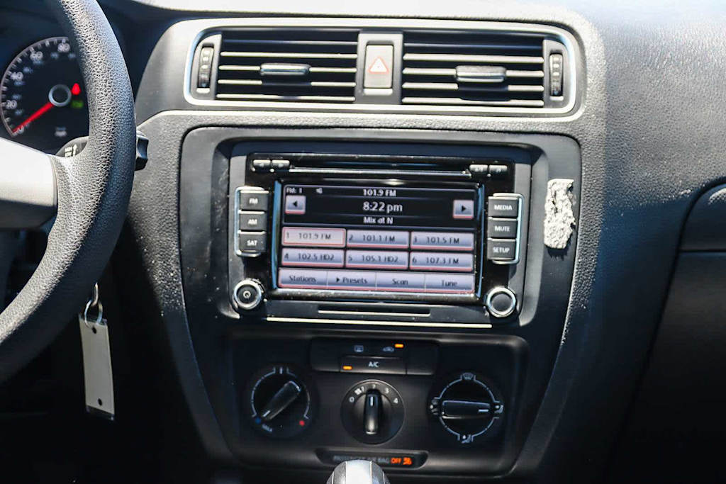 Thumbnail: 2014 Volkswagen Jetta - 22