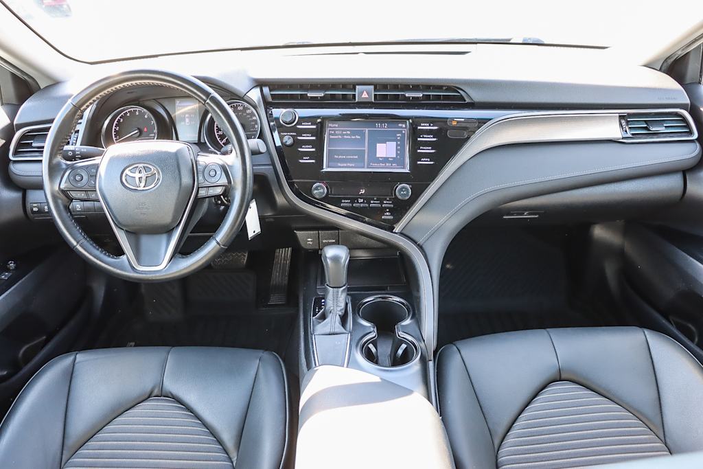 2019 Toyota Camry SE 2