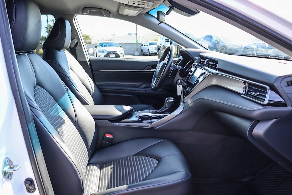 2019 Toyota Camry SE 9