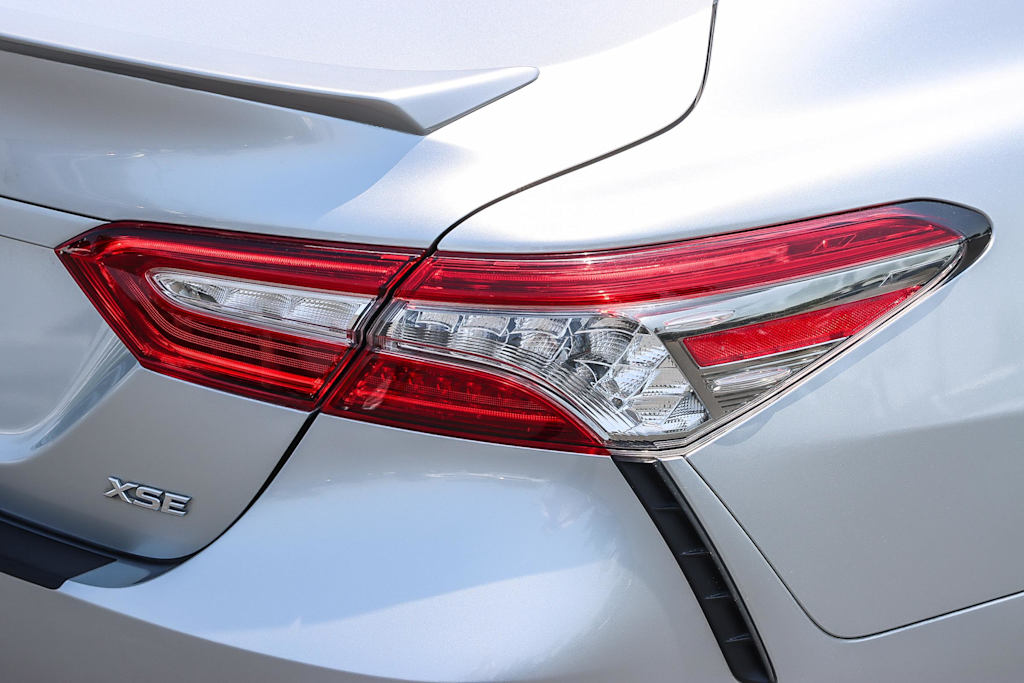 2018 Toyota Camry XSE 19