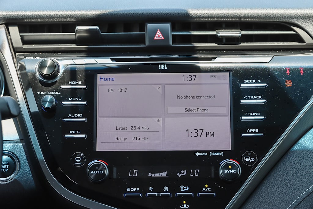 2018 Toyota Camry XSE 21