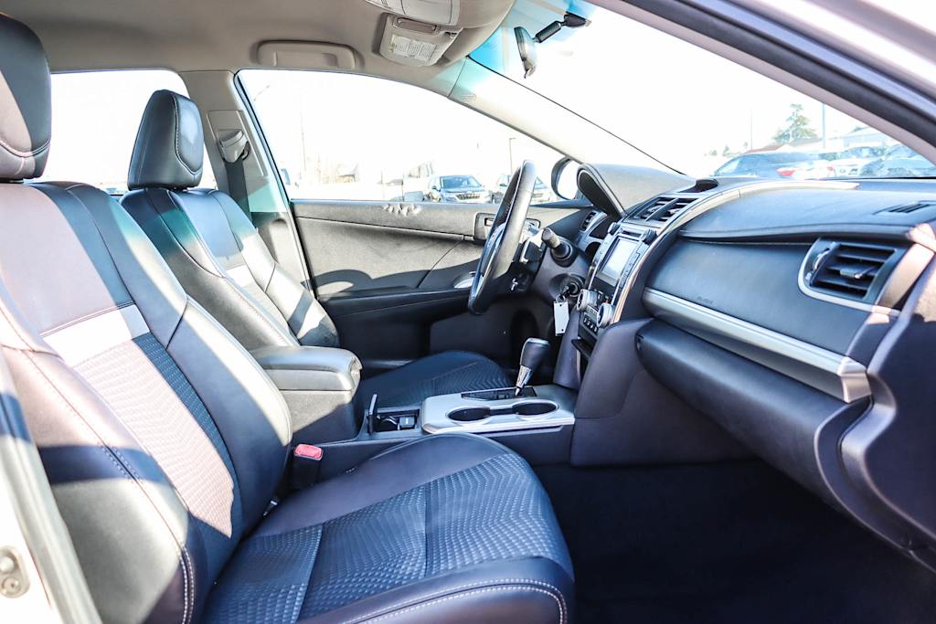 2014 Toyota Camry SE 9