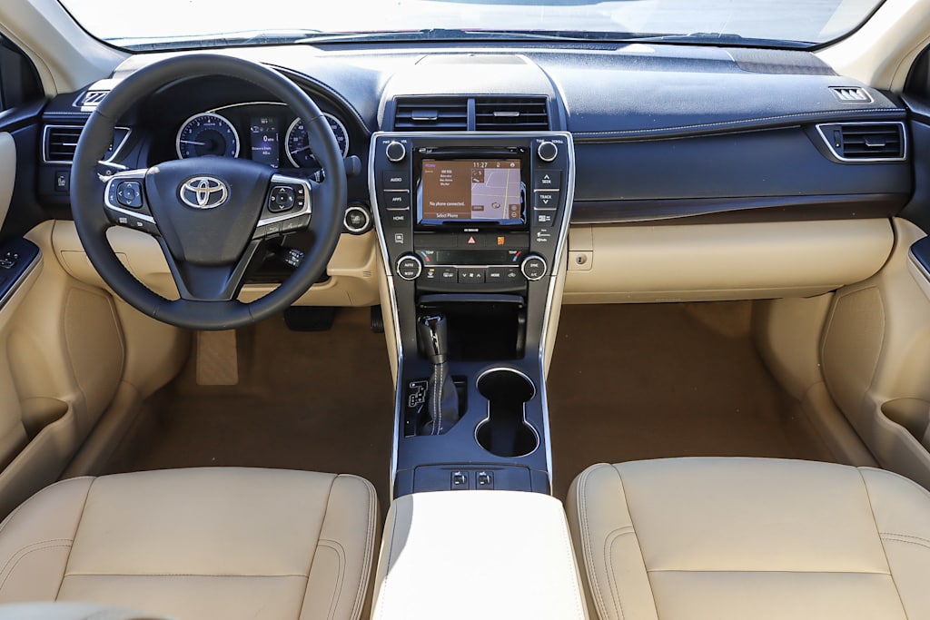 2017 Toyota Camry XLE 2