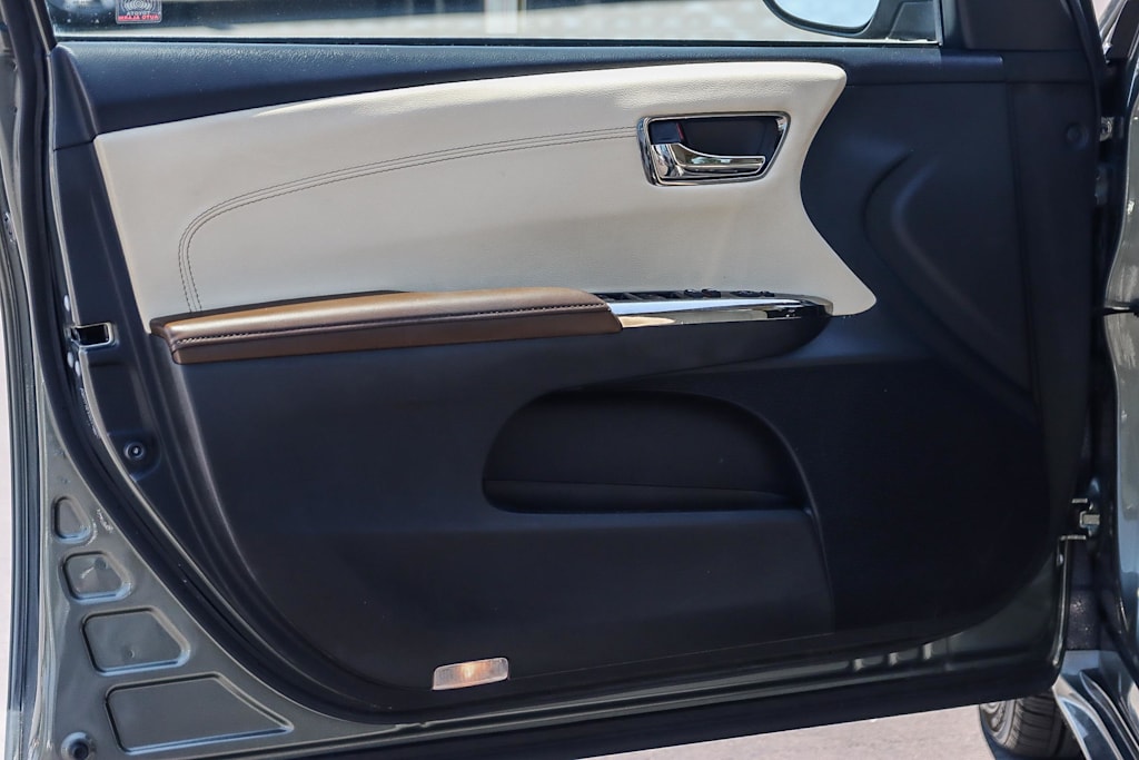 2014 Toyota Avalon XLE 24