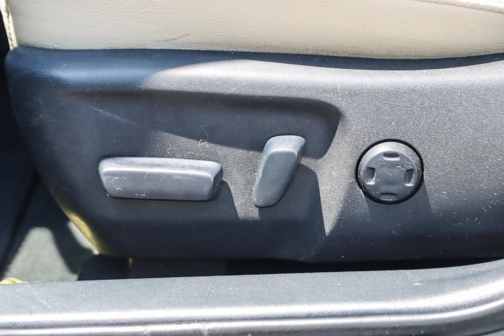 2014 Toyota Avalon XLE 25
