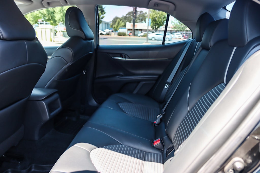 2020 Toyota Camry SE 11