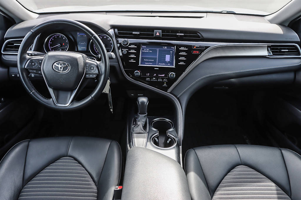 2020 Toyota Camry SE 2