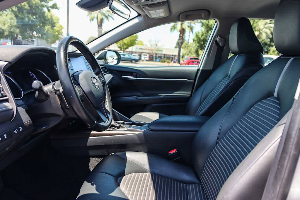 Thumbnail: 2022 Toyota Camry - 10