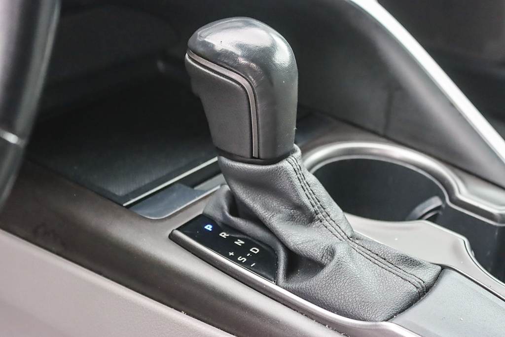 Thumbnail: 2021 Toyota Camry - 14