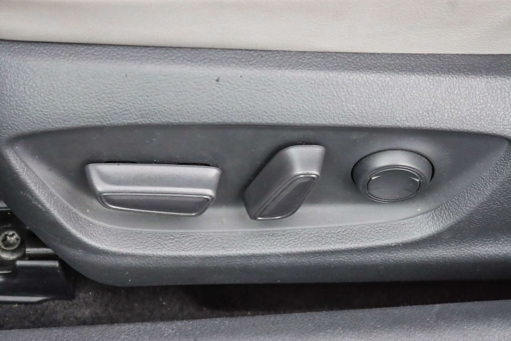 Thumbnail: 2021 Toyota Camry - 24