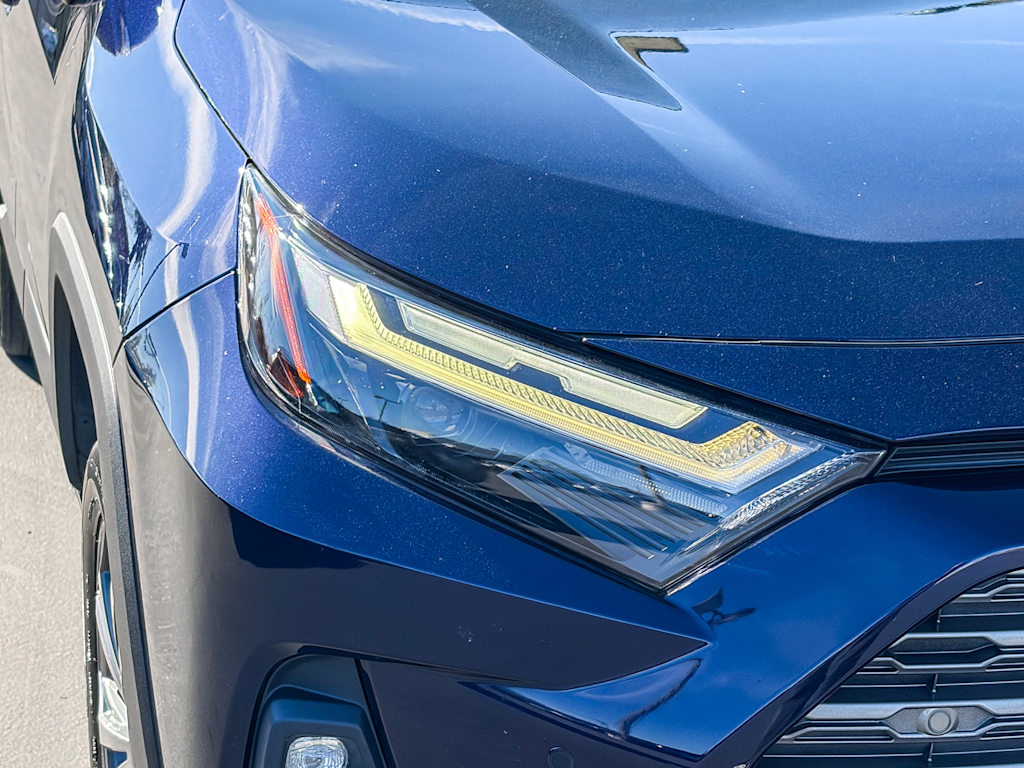 Thumbnail: 2022 Toyota RAV4 - 18