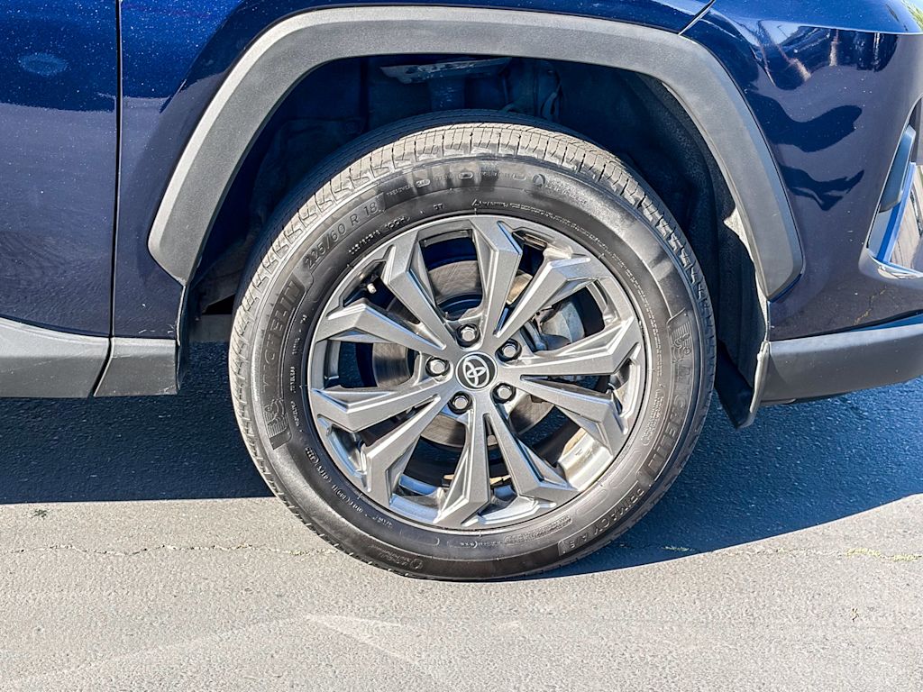 Thumbnail: 2022 Toyota RAV4 - 6