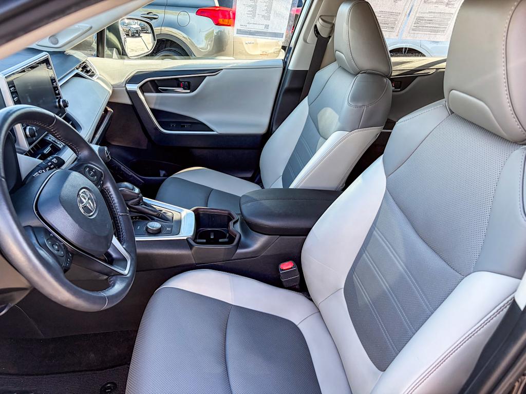 Thumbnail: 2022 Toyota RAV4 - 10