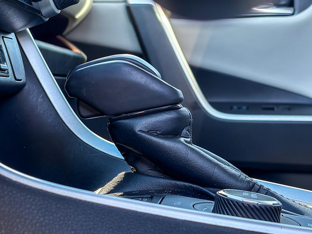 Thumbnail: 2022 Toyota RAV4 - 25